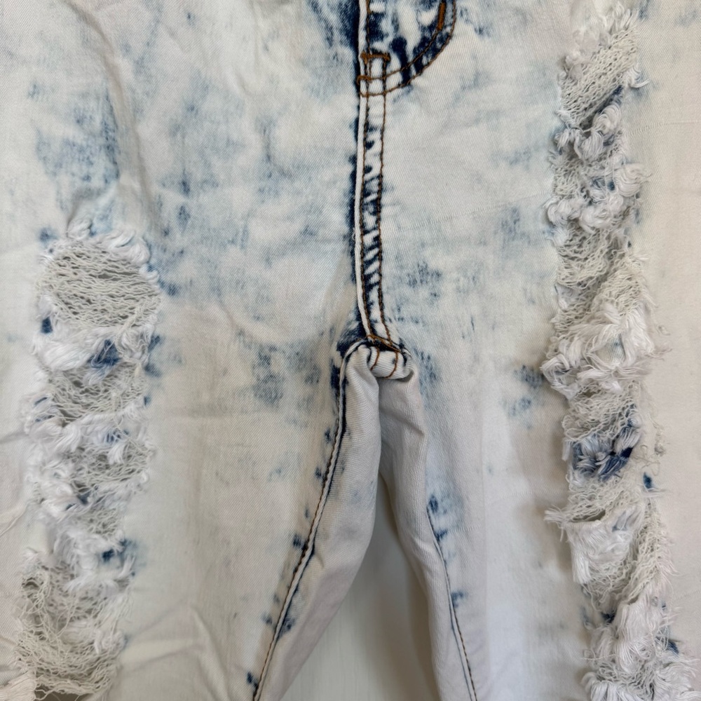 Distressed High Rise Wash Jeans - Picture 2 of 7